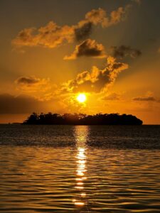 Vibrant Islamorada sunset over calm ocean waters, ideal for scenic sunset tours—one of the top 5 must-do activities in Islamorada.